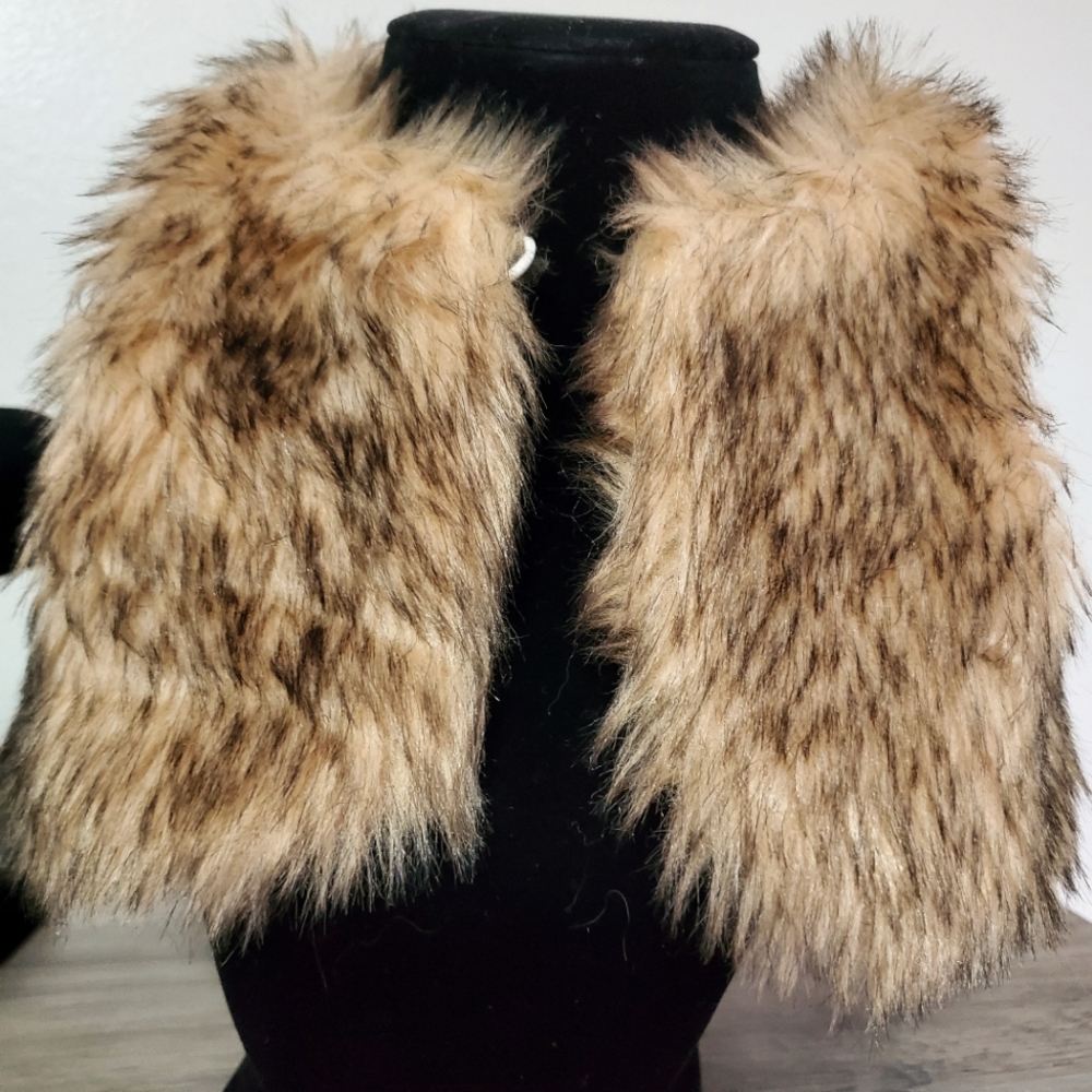 Baby' s Babyrageous faux fur brown/tan vest in Size 6 mos.
